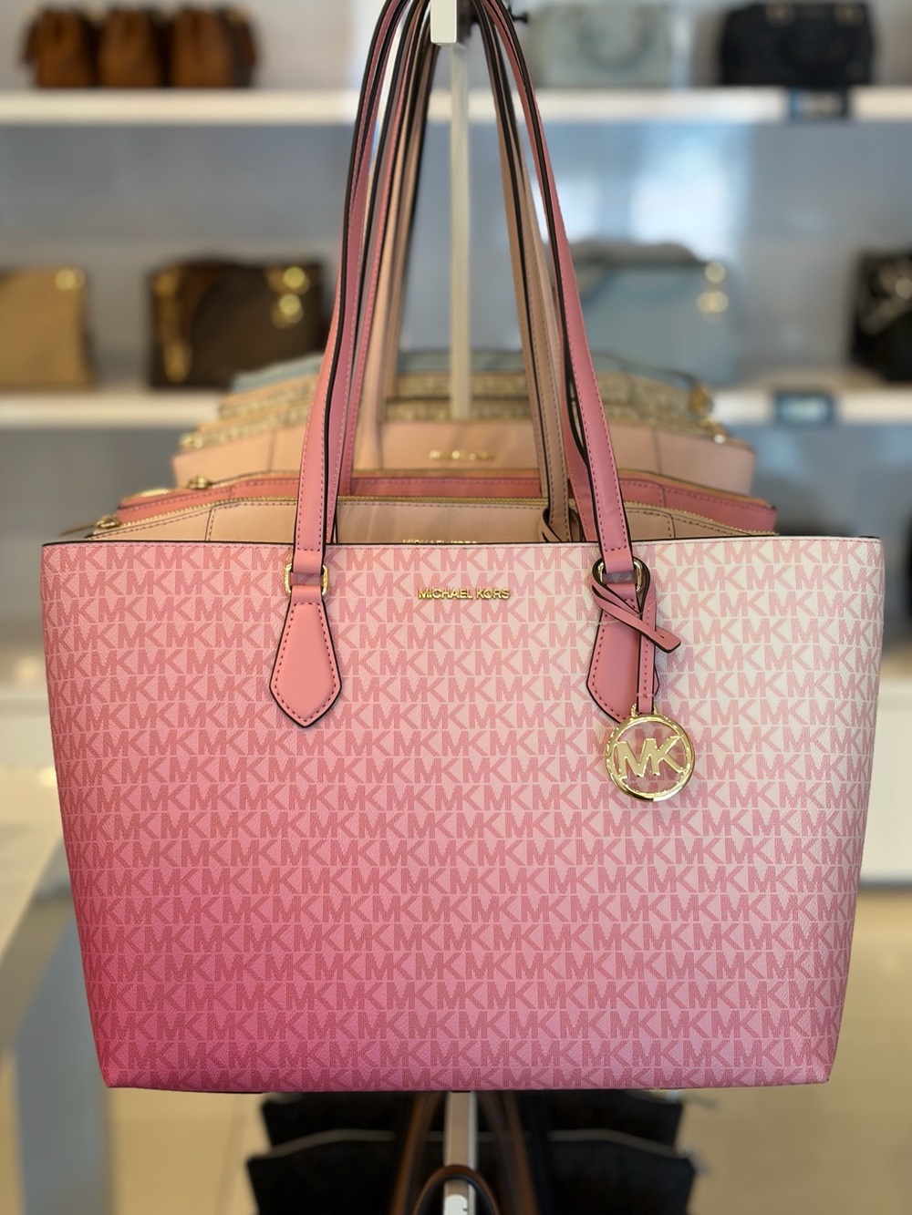 MICHAEL KORS Sheila Large
Ombre Signature Logo Tote Bag - Picture 9 of 13